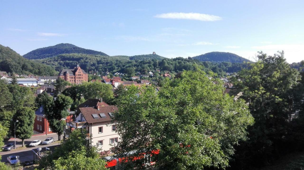 Ferienwohnung Anita Annweiler am Trifels Bagian luar foto